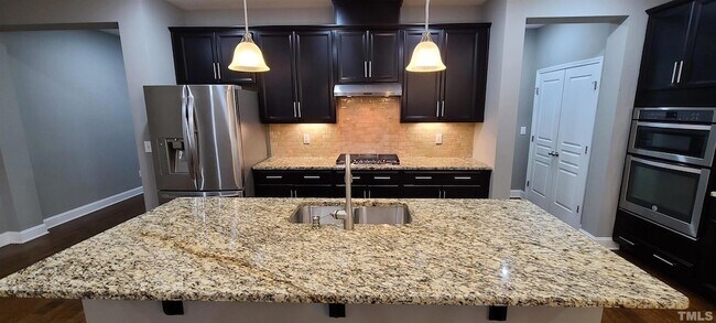 Building Photo - 529 Buhrstone Dr