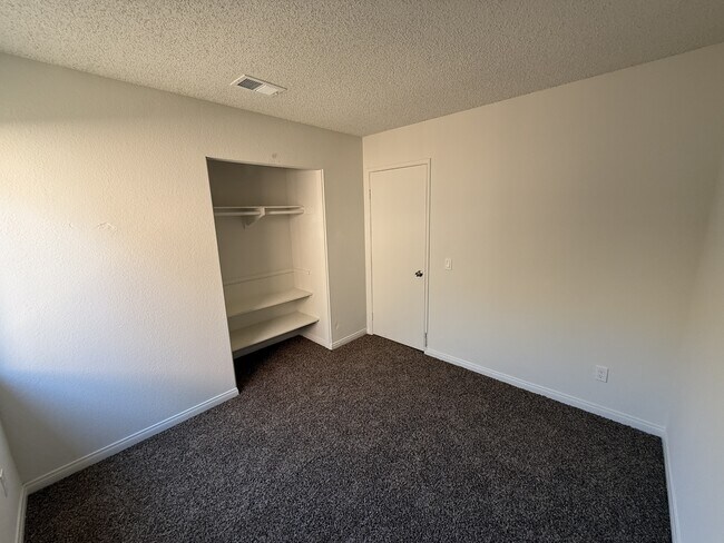 Building Photo - 480 Prairie Way