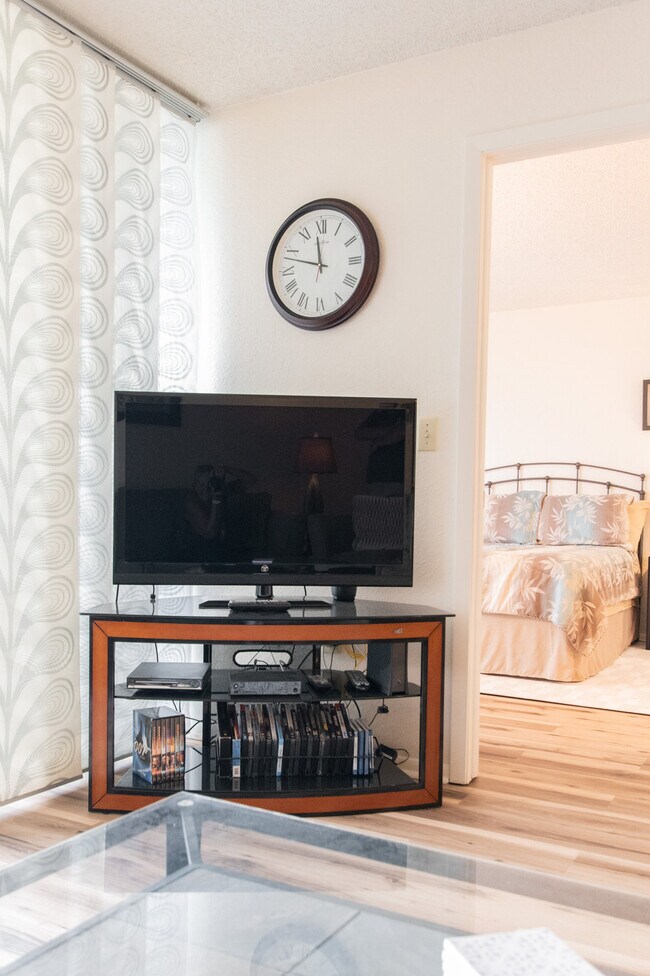 Building Photo - 1000 Cove Cay Dr