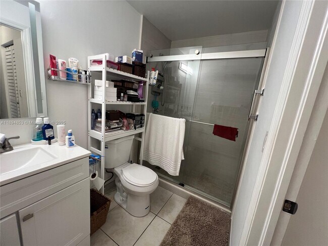 Building Photo - 7290 NW 114th Ave