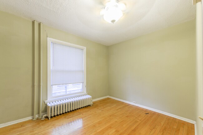Building Photo - 4849 Vincent Ave S