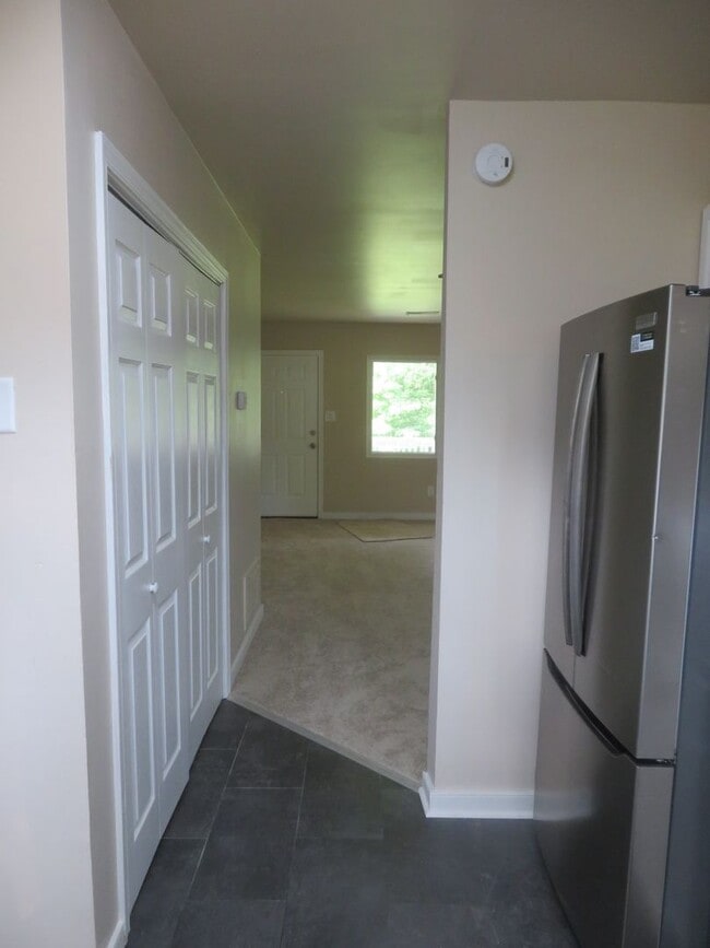 Building Photo - Colonial Heights Virginia