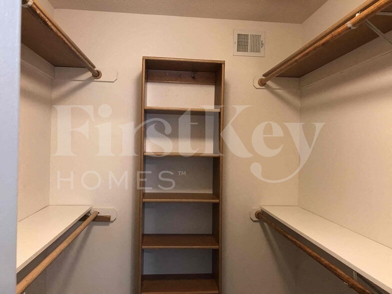 Building Photo - 5212 N Jefferson St