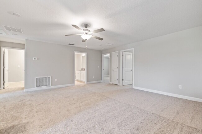 Building Photo - "Spacious 4-Bedroom Lutz Home gated commun...