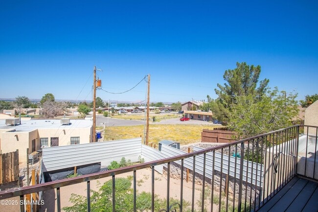 Building Photo - 1302 S Triviz Dr