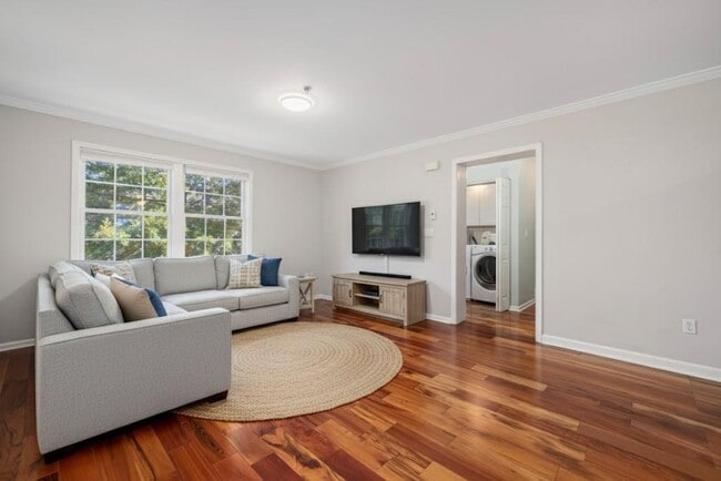 Building Photo - 231 Maple Ave