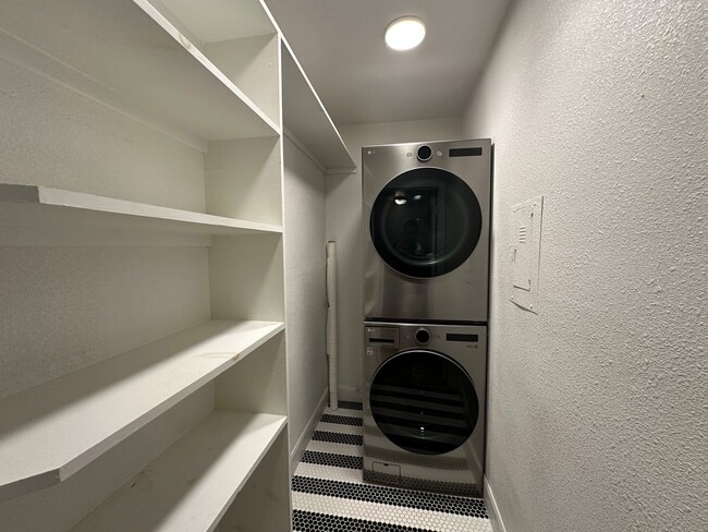 Building Photo - Central Austin 3 BR / 2 BA Update Home