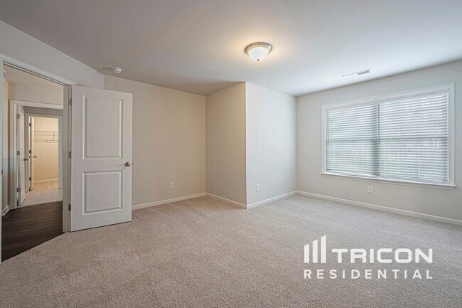 Building Photo - 325 Oxbow St