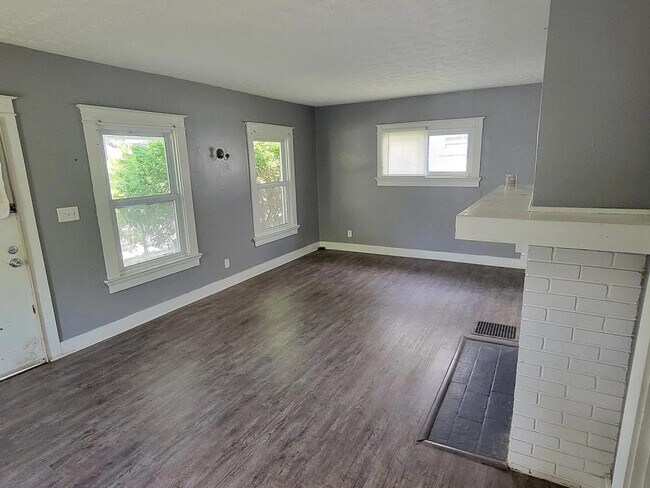 Building Photo - 715 W Fairview Ave