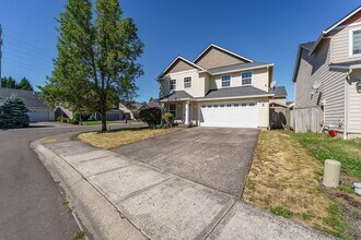 Building Photo - Your Next Home Awaits! 4BR/2.5BA with Fenc...