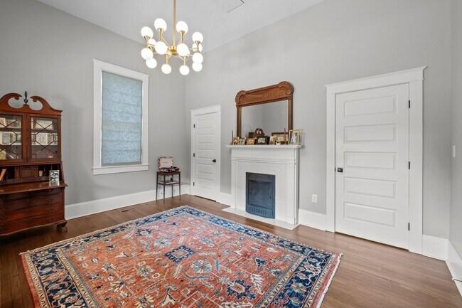 Building Photo - Gorgeous Renovation near Downtown Durham -...