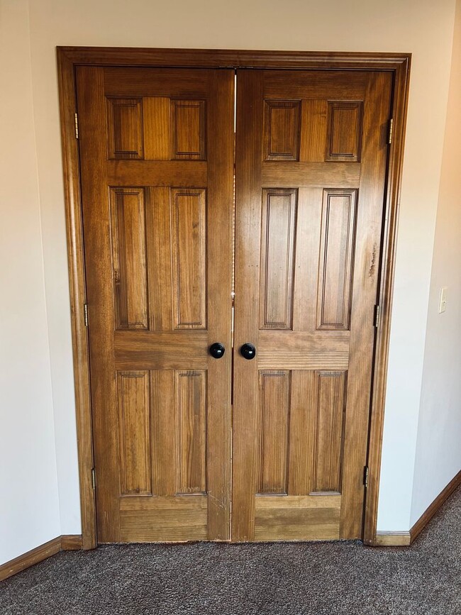 Building Photo - Gorgeous Home Located on Rivercut Golf Cou...