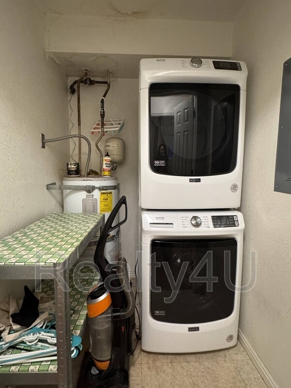 Building Photo - 108 W 1230 N St