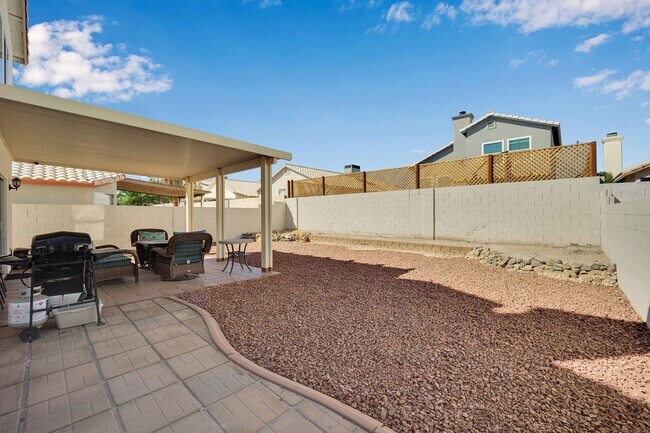 Building Photo - Solar Panels= No Nv Energy bill!! 3 Bed 2....