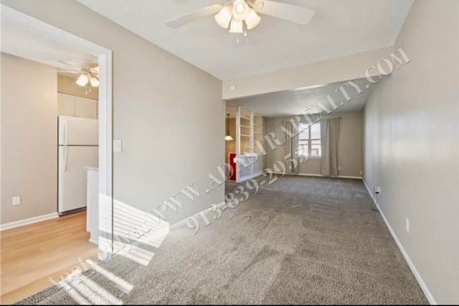 Building Photo - Adorable 3 Bed 2 Bath Duplex in Olathe-coming SOON!!