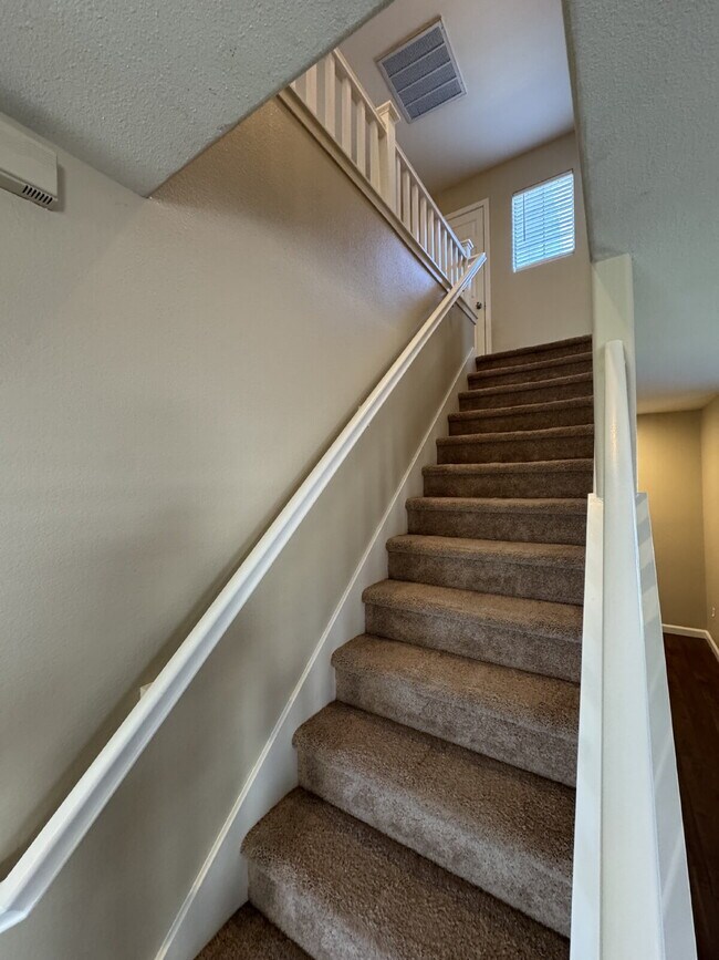 Building Photo - Beautiful 4-Bedroom Home with Spacious Backyard & Covered Patio