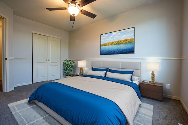 Building Photo - Extremely Spacious 3 Bedroom / 2.5 Bath Home in Bellevue!