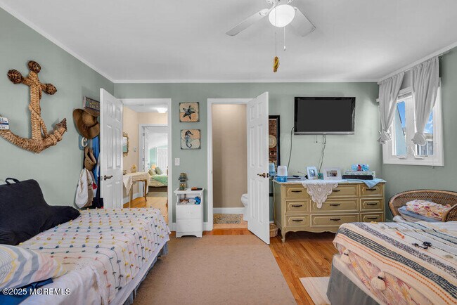 Building Photo - 102 W Colony Rd