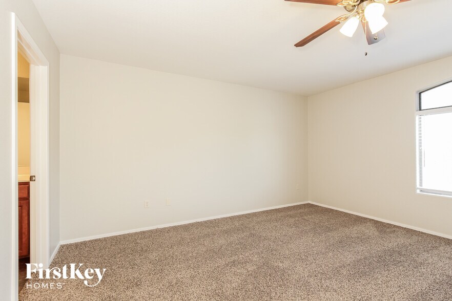 Building Photo - 8423 S Egyptian Dr