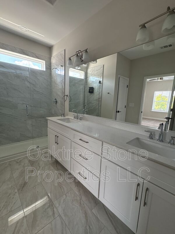 Building Photo - 2591 Ocean Dr NW