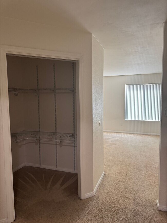 Building Photo - 2 bedroom 1 bathroom condo in Mirabella Point