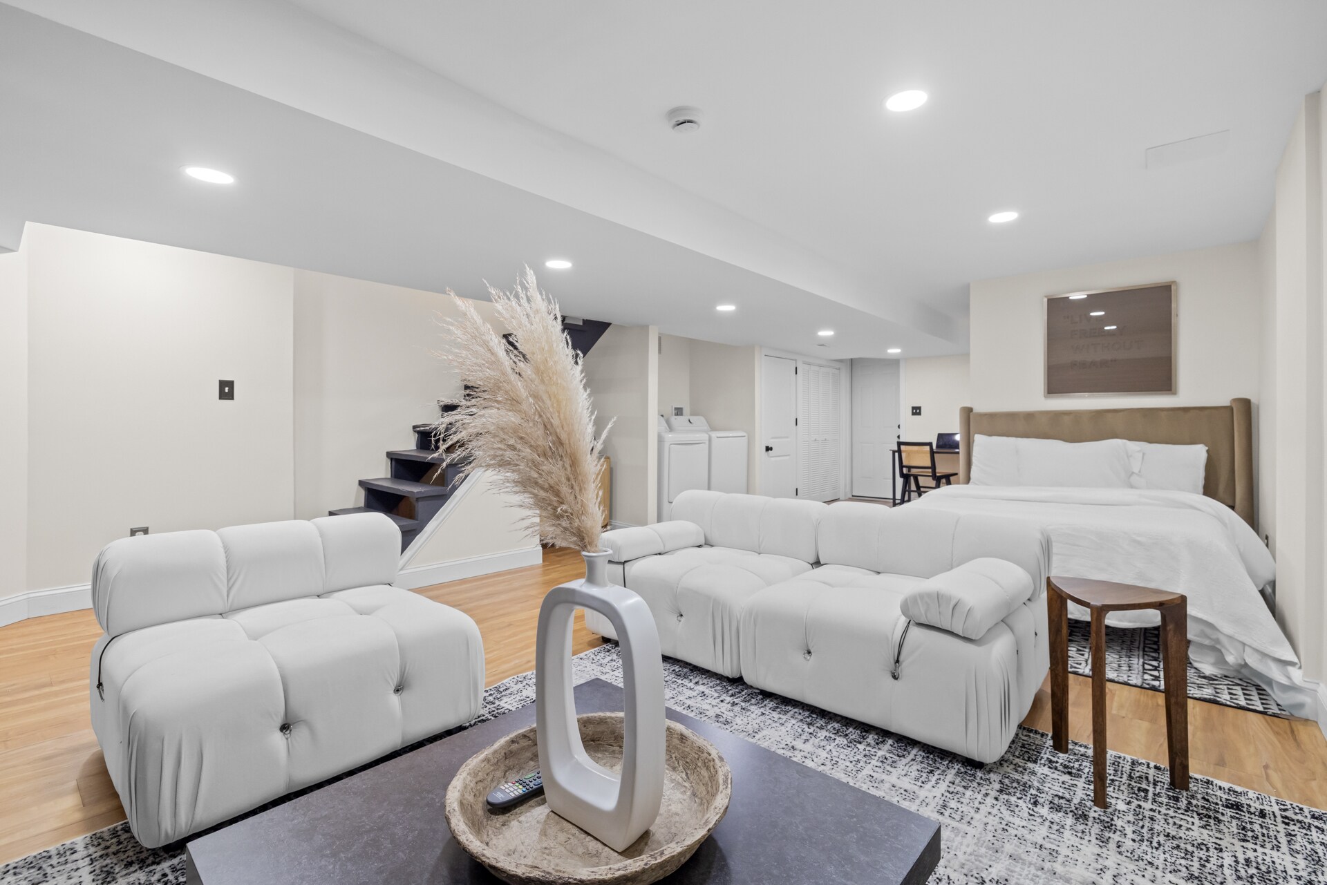 Building Photo - 125 Urell Pl NE