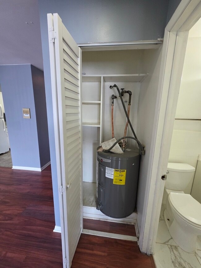 Building Photo - 336 Lathrop Ave