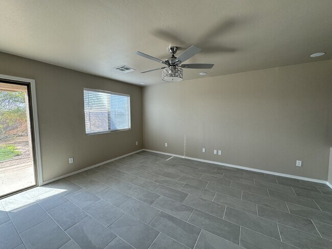 Building Photo - 43313 W Cowpath Rd