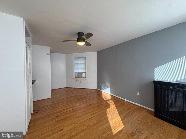 Building Photo - 3711 Lancaster Ave