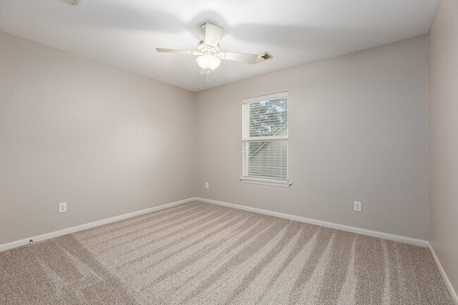 Building Photo - 17255 Mitchell Pass Ln