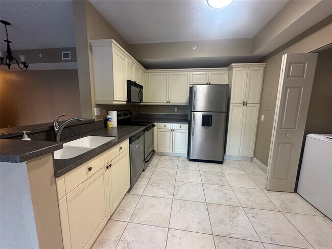 Building Photo - 6928 SW 39th St