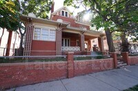 Building Photo - 834 N Clarkson St