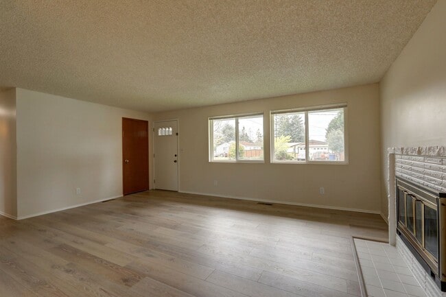 Building Photo - Beautiful, Remodeled Burien Rambler Available Now! 3 Bedrooms Plus Den!