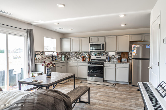 Building Photo - 3024 Paradise Way