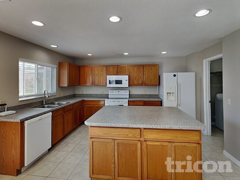 Building Photo - 10432 Boyette Creek Blvd