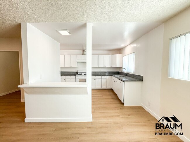 Building Photo - 13115 Oxnard St