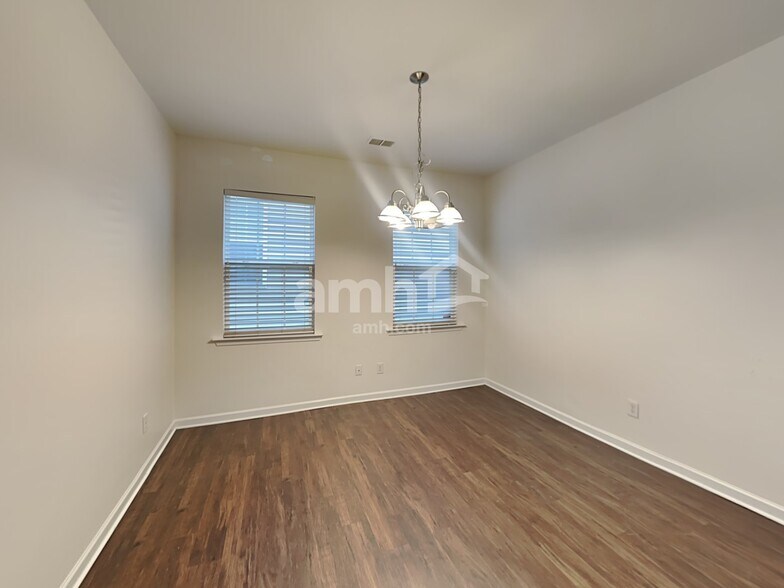 Building Photo - 5116 Abercromby St