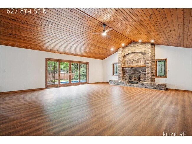 Building Photo - 627 8th St N