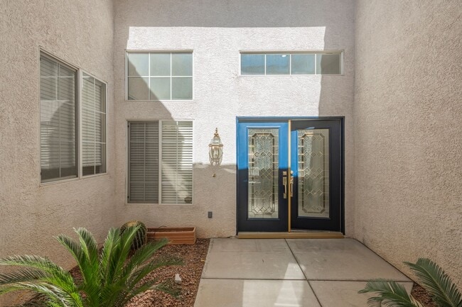 Building Photo - Gorgeous 1 Story Home in Gated Community