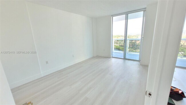 Building Photo - 20515 E Country Club Dr