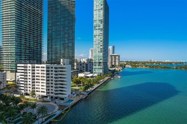 Building Photo - 555 NE 30th St