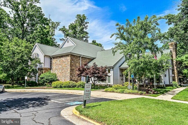Building Photo - 13070 Autumn Woods Way