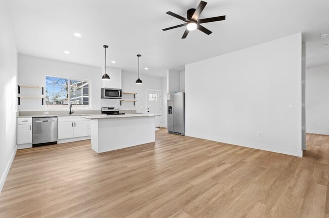 Building Photo - 948 N 5th St