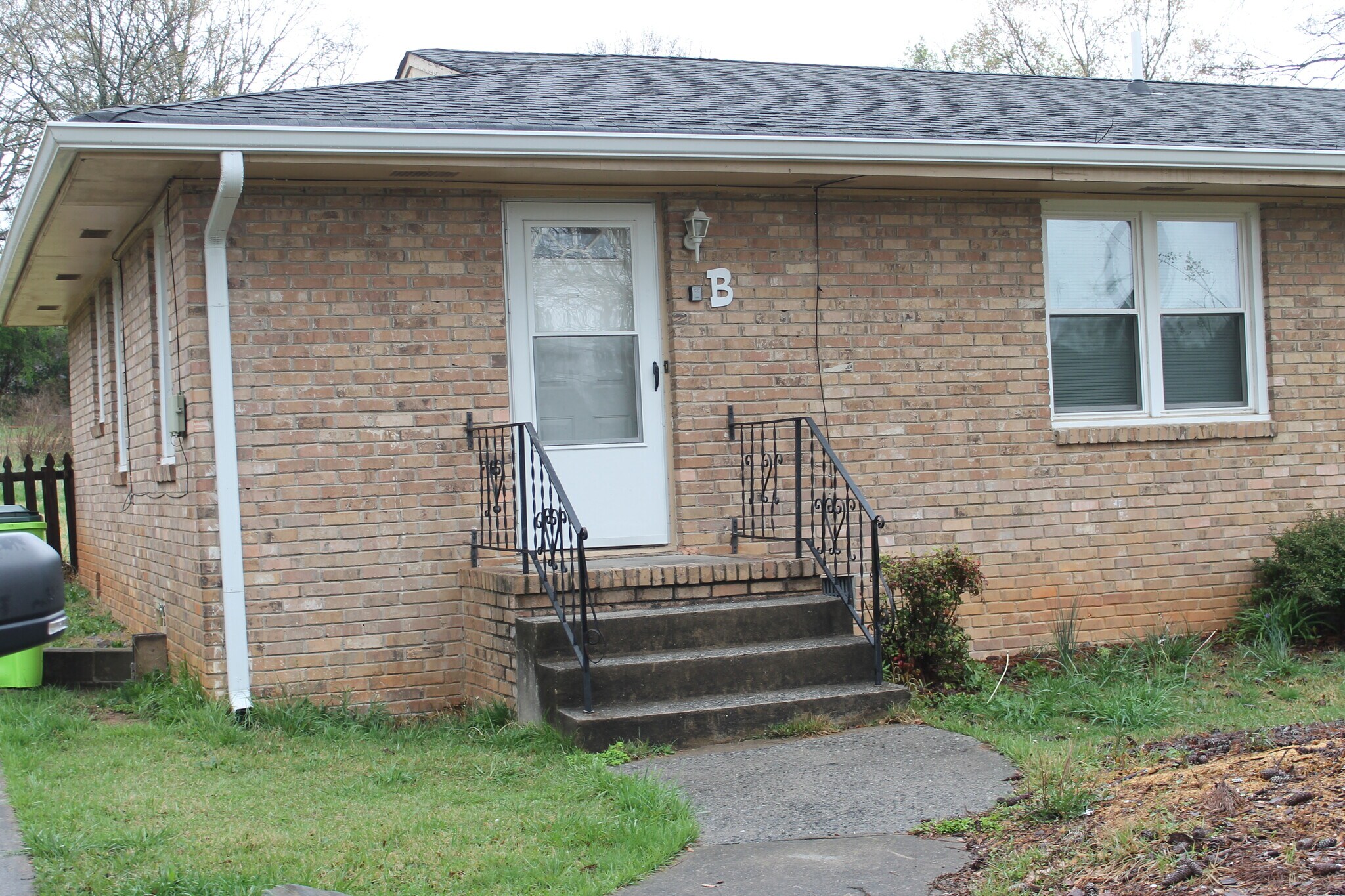 Building Photo - 756 Sunset Blvd SW