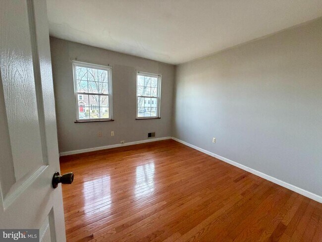 Building Photo - 309 Missouri Ave