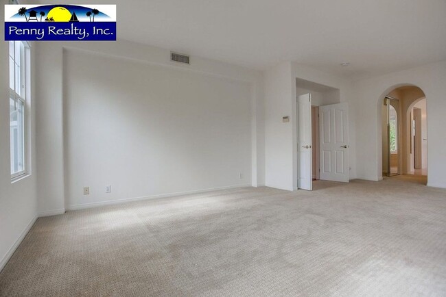 Building Photo - Stunning 4 Bedroom 3.5 Bath Home in the Co...