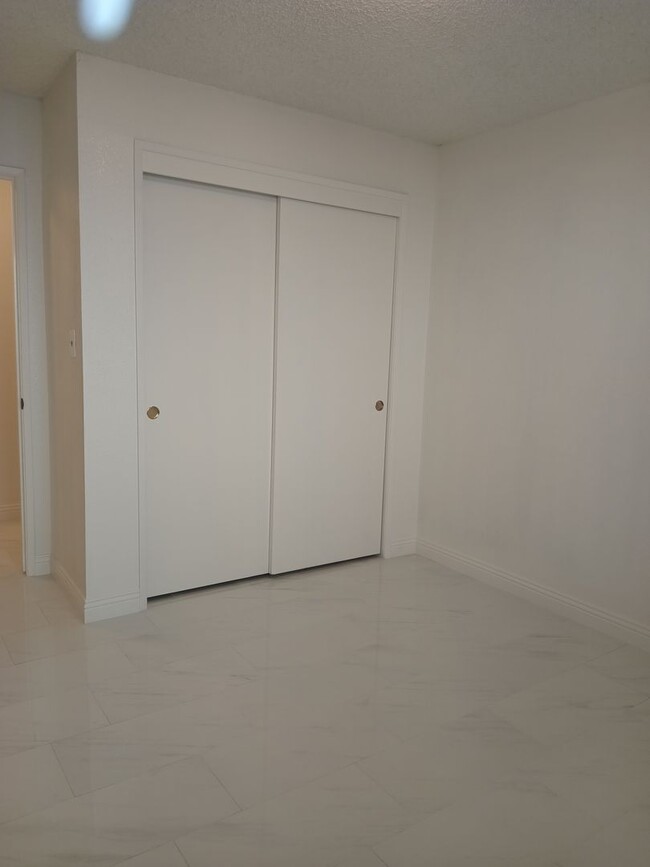 Building Photo - Stylish, Secure, and Pet-Friendly 3-Bedroo...