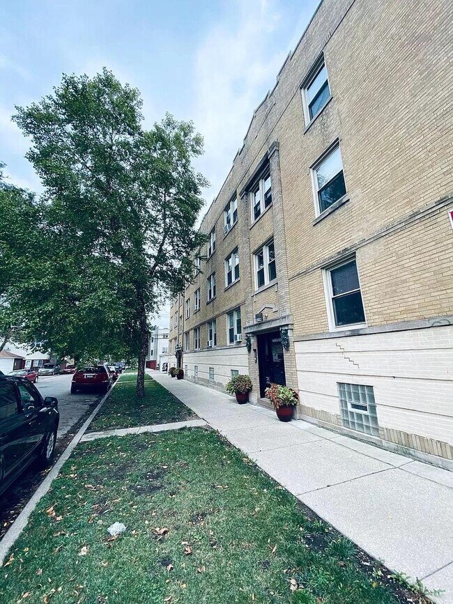 Building Photo - 1 bedroom in Chicago IL 60639