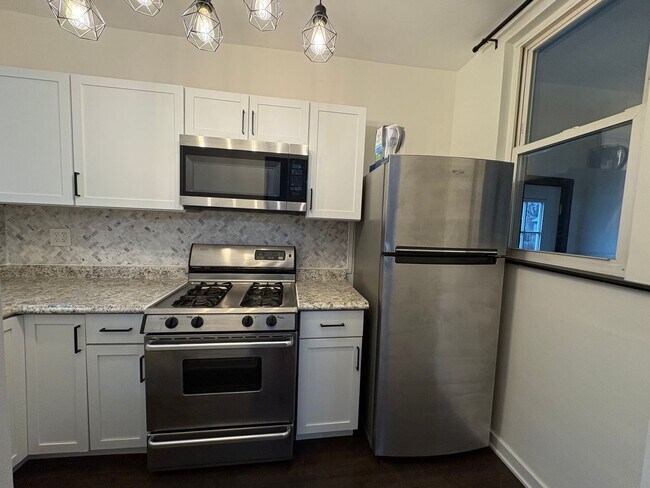 Building Photo - 3 Unit Apartment Building in the Heart of the Bellevue area of Pittsburgh