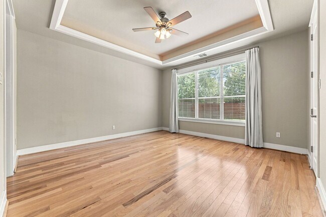 Building Photo - 305 Zennia St